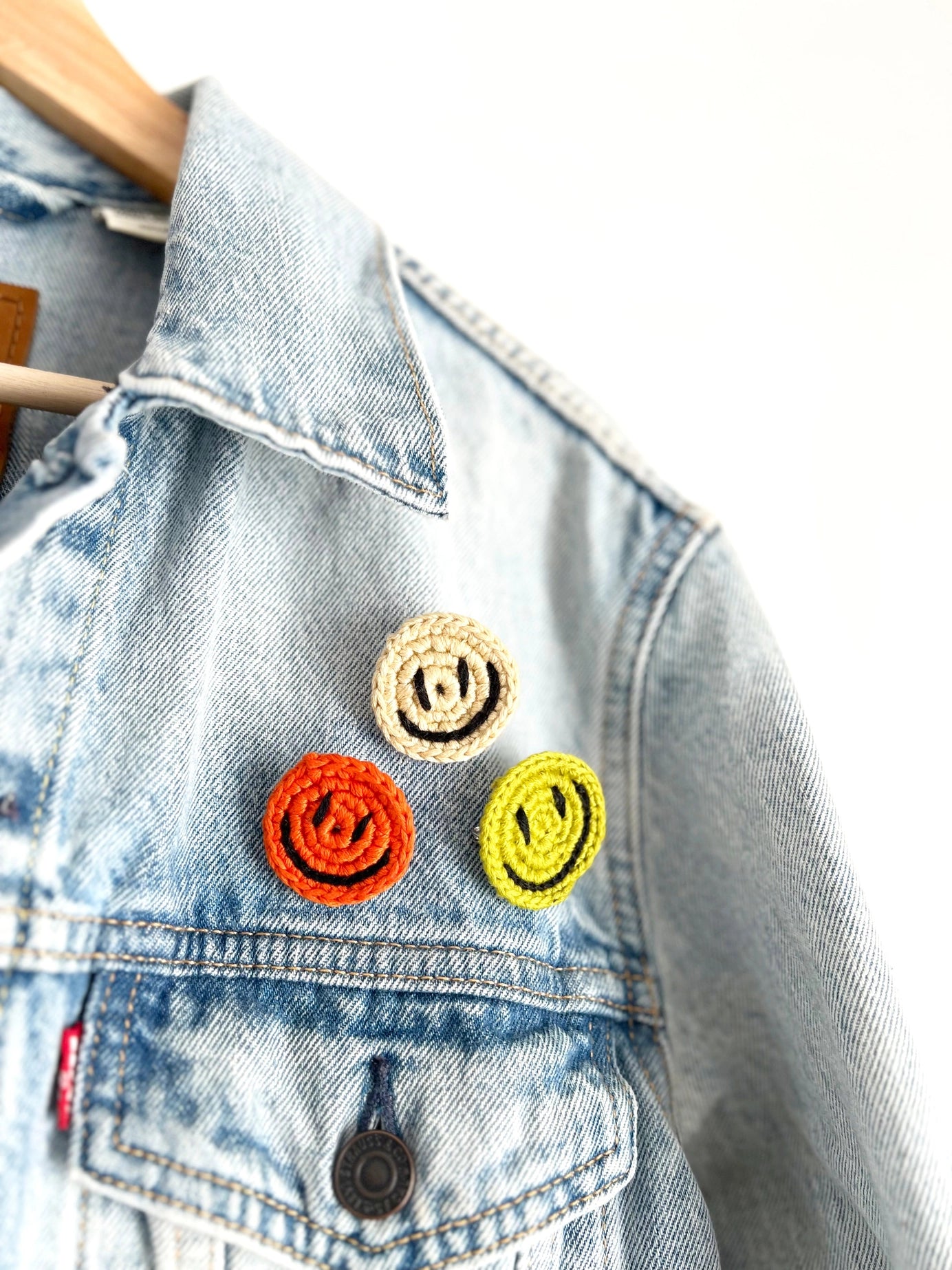 Happy Face Pin - Cream