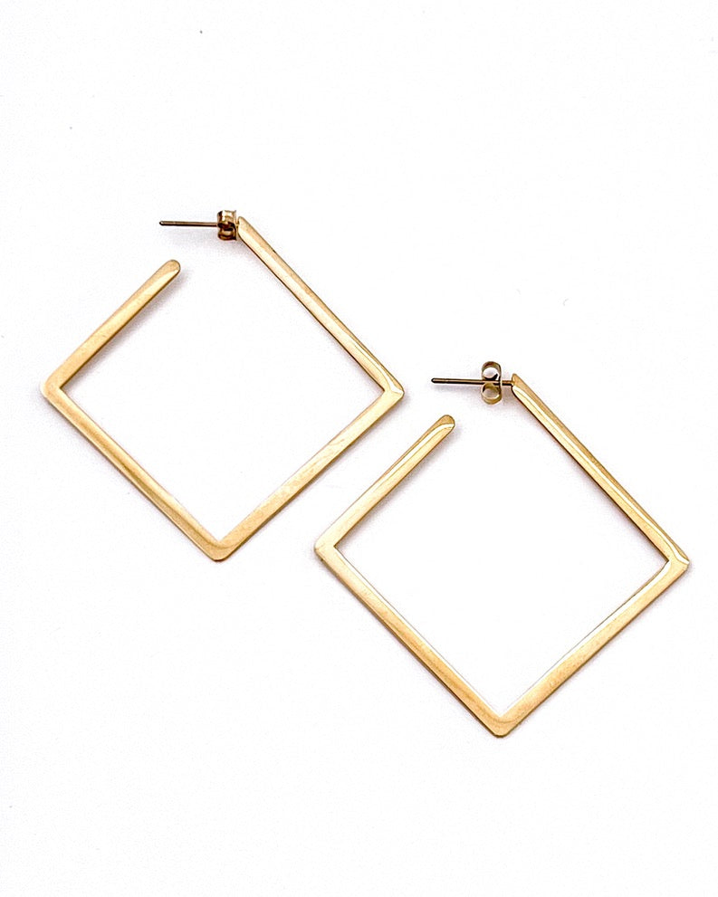 Load image into Gallery viewer, Eliora Gold Open Square Earrings
