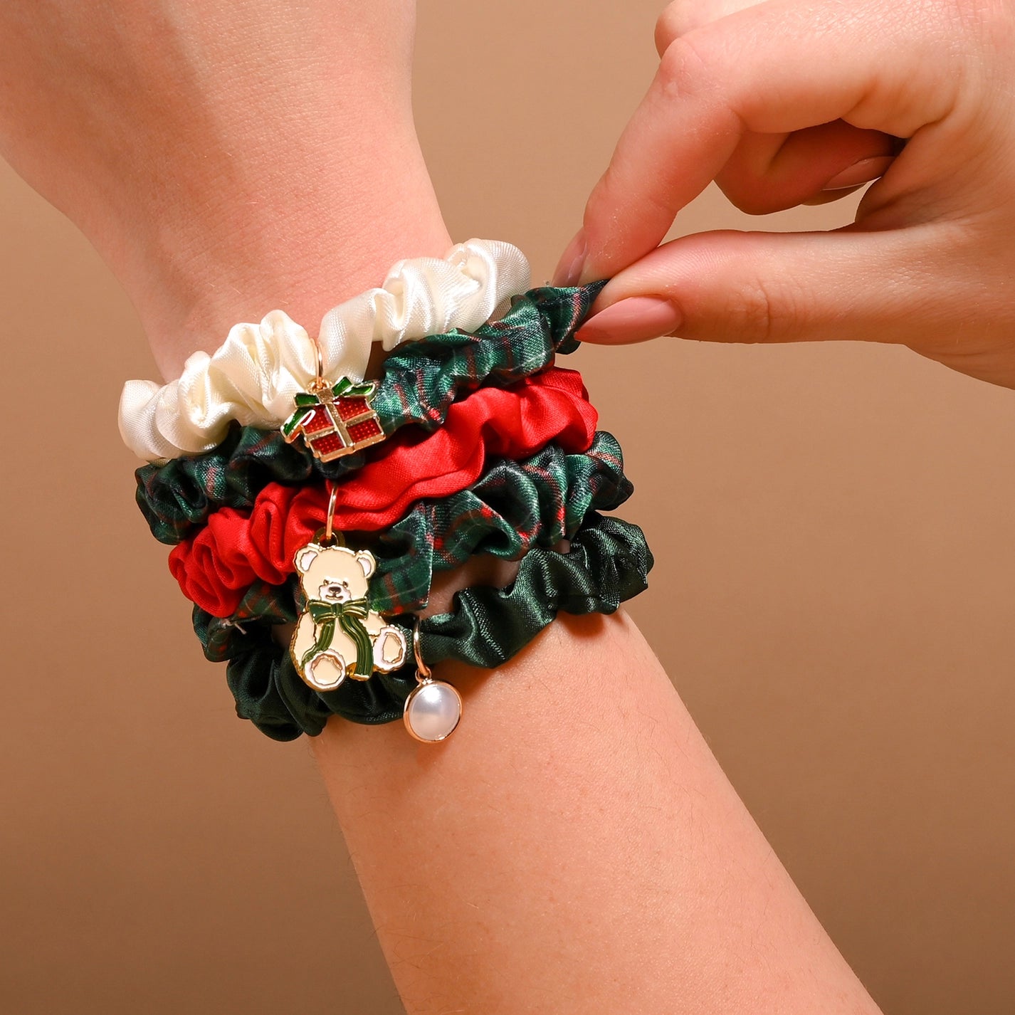 Evergreen Plaid Scrunchie Charm Set