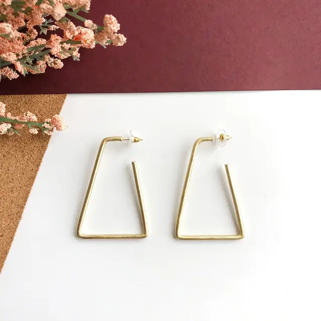 Load image into Gallery viewer, Isosceles Hoops - Gold
